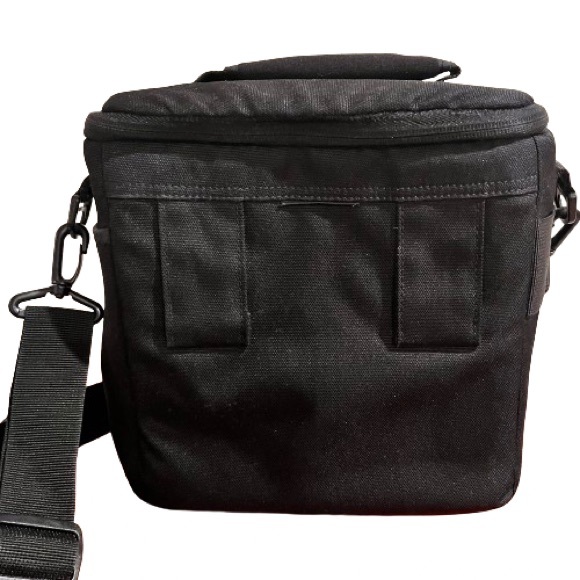 Lowepro Rezo 170 AW Camera Bag (Black) - Picture 8 of 12